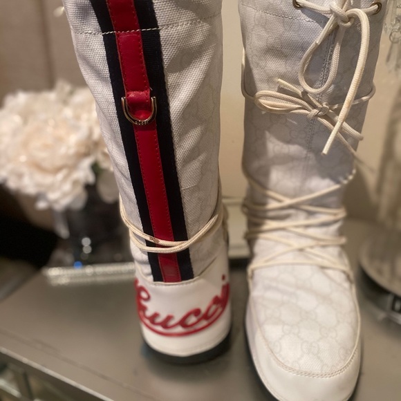 Women’s Gucci Moon Boots - Picture 3 of 4